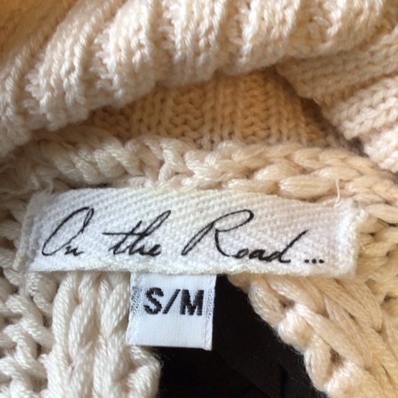 On The Road Split back Bow sweater size S/M - Picture 10 of 10